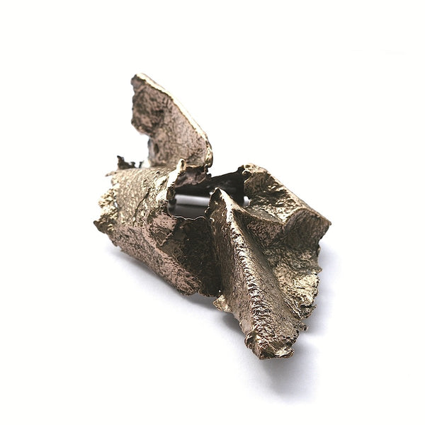 The shield paper brooch - Bronze